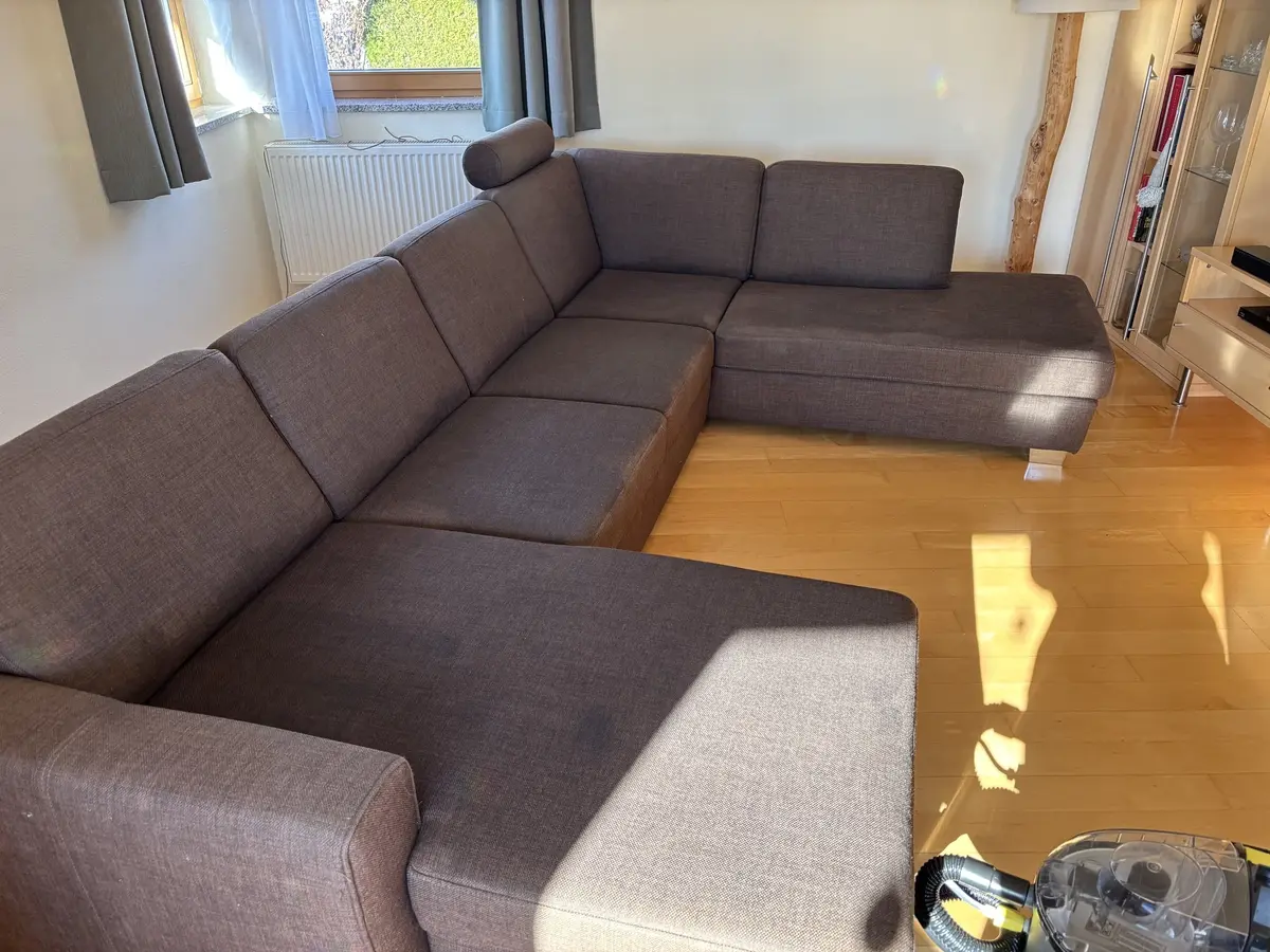 Gereinigte Eckcouch im Wohnzimmer