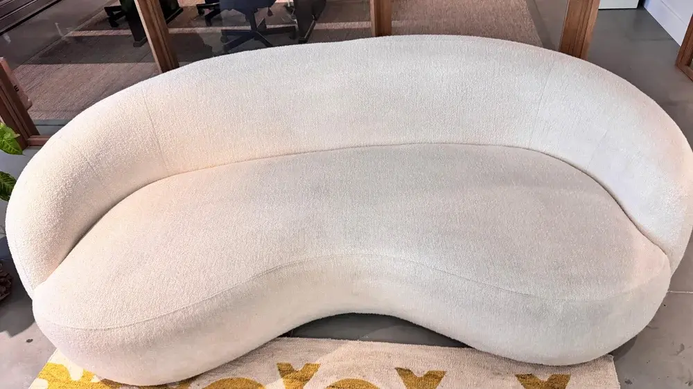 Sofa vor und nach der Polsterreinigung von Polsterprofi